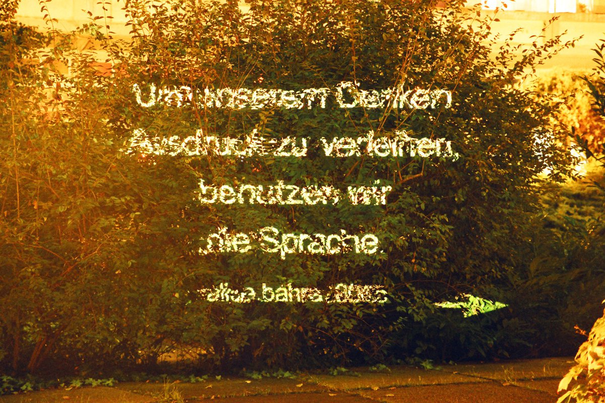 Um unserem Denken Ausdruck zu verleihen, benutzen wir die Sprache.