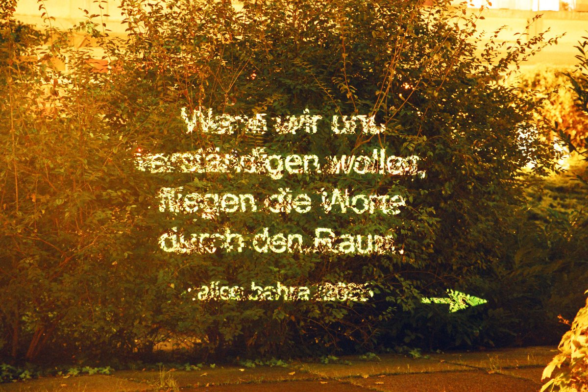 Wenn wir uns verständigen wollen, fliegen die Worte durch den Raum.